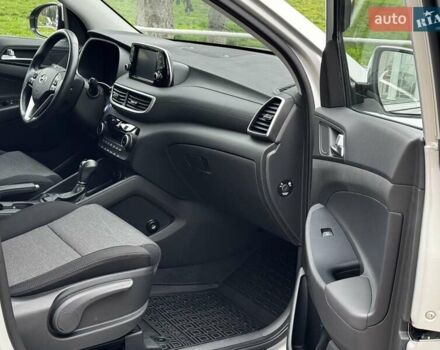 Серый Хендай Туксон, объемом двигателя 2 л и пробегом 32 тыс. км за 22800 $, фото 39 на Automoto.ua