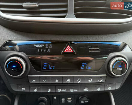 Серый Хендай Туксон, объемом двигателя 2 л и пробегом 99 тыс. км за 24500 $, фото 23 на Automoto.ua