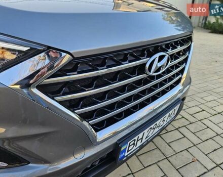 Серый Хендай Туксон, объемом двигателя 2 л и пробегом 21 тыс. км за 22500 $, фото 4 на Automoto.ua