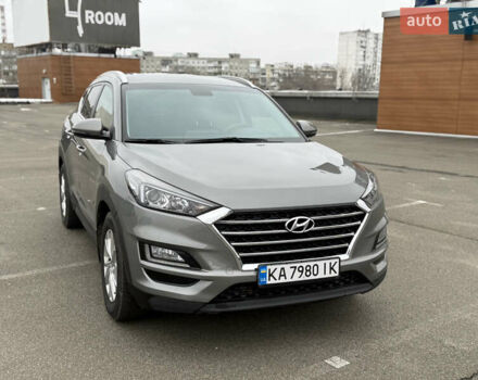 Серый Хендай Туксон, объемом двигателя 2 л и пробегом 167 тыс. км за 19400 $, фото 1 на Automoto.ua