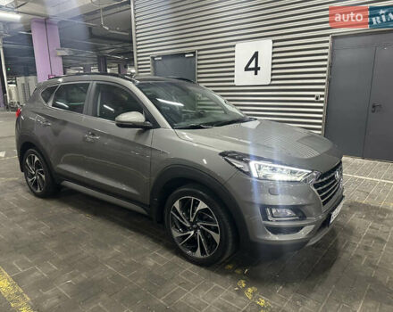 Серый Хендай Туксон, объемом двигателя 2 л и пробегом 28 тыс. км за 30200 $, фото 1 на Automoto.ua