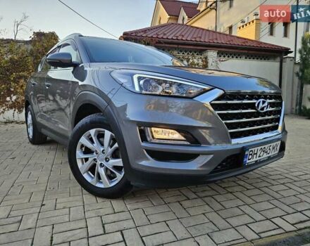Серый Хендай Туксон, объемом двигателя 2 л и пробегом 21 тыс. км за 22500 $, фото 3 на Automoto.ua