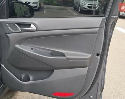 Серый Хендай Туксон, объемом двигателя 2 л и пробегом 135 тыс. км за 24500 $, фото 18 на Automoto.ua