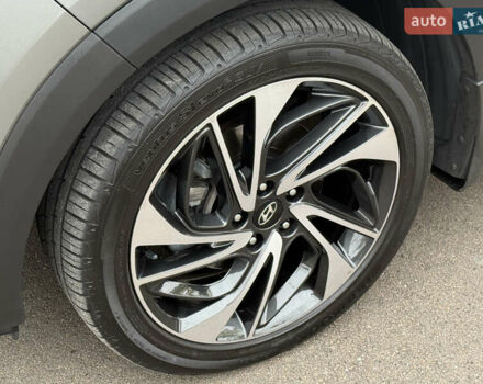 Серый Хендай Туксон, объемом двигателя 2 л и пробегом 28 тыс. км за 32800 $, фото 9 на Automoto.ua