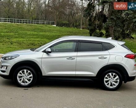 Серый Хендай Туксон, объемом двигателя 2 л и пробегом 32 тыс. км за 22800 $, фото 6 на Automoto.ua