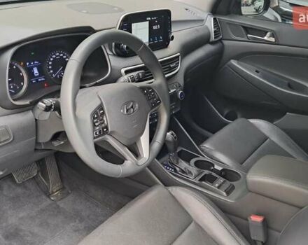 Серый Хендай Туксон, объемом двигателя 2 л и пробегом 135 тыс. км за 24500 $, фото 6 на Automoto.ua