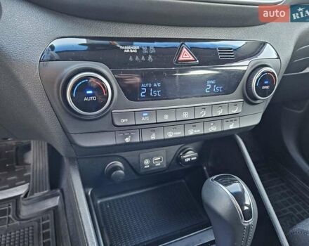 Серый Хендай Туксон, объемом двигателя 2 л и пробегом 21 тыс. км за 22500 $, фото 38 на Automoto.ua