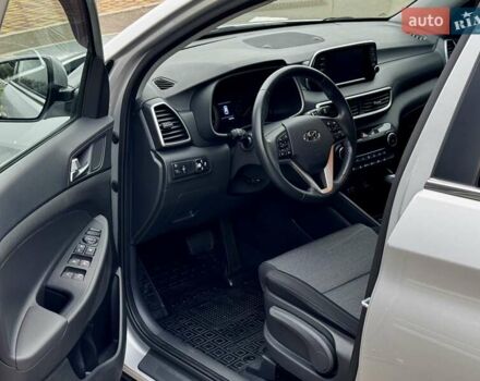 Серый Хендай Туксон, объемом двигателя 2 л и пробегом 32 тыс. км за 22800 $, фото 30 на Automoto.ua