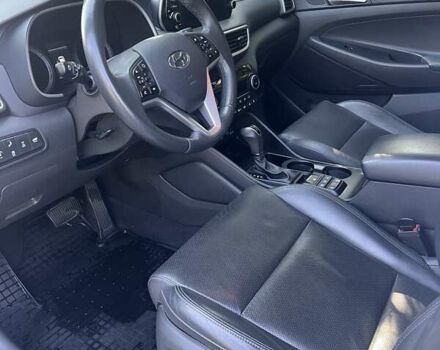 Серый Хендай Туксон, объемом двигателя 2 л и пробегом 85 тыс. км за 25000 $, фото 4 на Automoto.ua