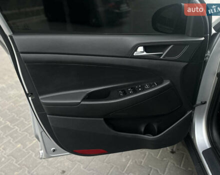 Сірий Хендай Туксон, об'ємом двигуна 2 л та пробігом 176 тис. км за 22999 $, фото 26 на Automoto.ua