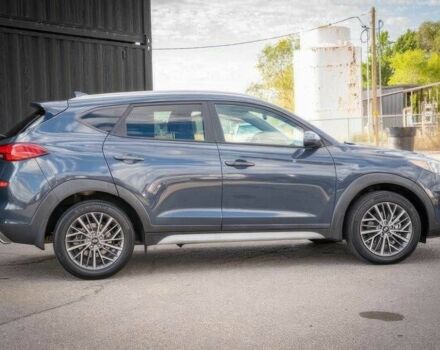 Серый Хендай Туксон, объемом двигателя 2.4 л и пробегом 33 тыс. км за 14000 $, фото 3 на Automoto.ua