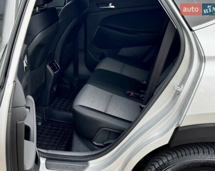 Серый Хендай Туксон, объемом двигателя 2 л и пробегом 32 тыс. км за 22800 $, фото 34 на Automoto.ua