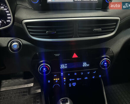 Серый Хендай Туксон, объемом двигателя 2 л и пробегом 28 тыс. км за 30200 $, фото 7 на Automoto.ua