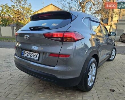 Серый Хендай Туксон, объемом двигателя 2 л и пробегом 21 тыс. км за 22500 $, фото 7 на Automoto.ua