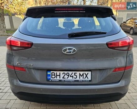 Серый Хендай Туксон, объемом двигателя 2 л и пробегом 21 тыс. км за 22500 $, фото 15 на Automoto.ua