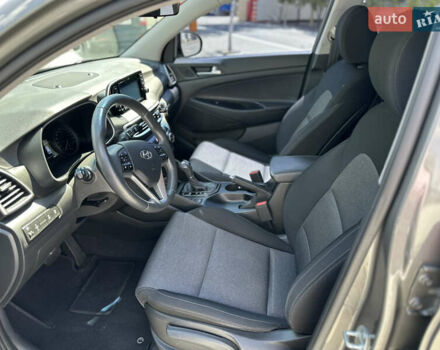 Сірий Хендай Туксон, об'ємом двигуна 2 л та пробігом 25 тис. км за 24000 $, фото 16 на Automoto.ua