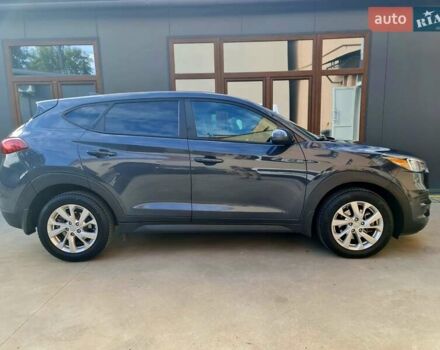 Серый Хендай Туксон, объемом двигателя 2 л и пробегом 87 тыс. км за 18600 $, фото 3 на Automoto.ua