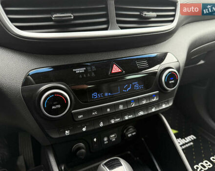 Серый Хендай Туксон, объемом двигателя 2 л и пробегом 28 тыс. км за 32800 $, фото 40 на Automoto.ua