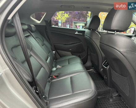 Серый Хендай Туксон, объемом двигателя 2 л и пробегом 28 тыс. км за 32800 $, фото 48 на Automoto.ua