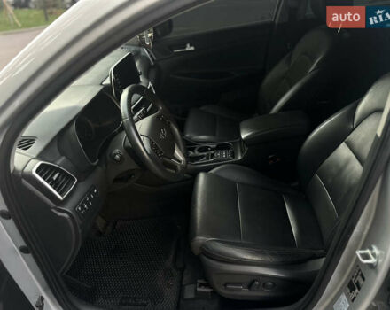 Сірий Хендай Туксон, об'ємом двигуна 2 л та пробігом 176 тис. км за 22999 $, фото 25 на Automoto.ua