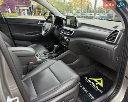 Серый Хендай Туксон, объемом двигателя 2 л и пробегом 28 тыс. км за 32800 $, фото 46 на Automoto.ua