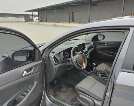 Серый Хендай Туксон, объемом двигателя 2 л и пробегом 60 тыс. км за 19500 $, фото 9 на Automoto.ua