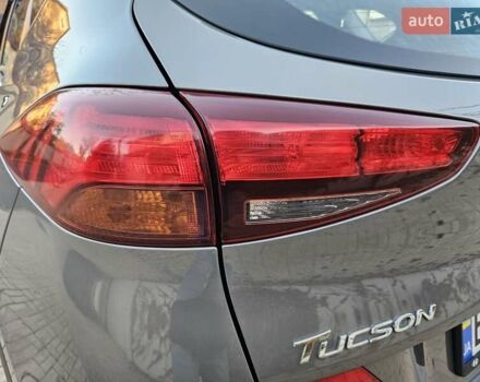 Серый Хендай Туксон, объемом двигателя 2 л и пробегом 21 тыс. км за 22500 $, фото 21 на Automoto.ua