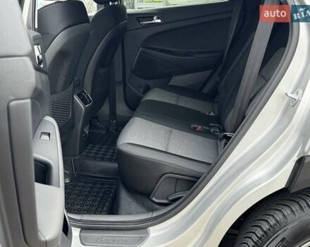 Серый Хендай Туксон, объемом двигателя 2 л и пробегом 32 тыс. км за 22800 $, фото 33 на Automoto.ua