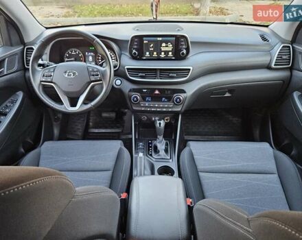 Серый Хендай Туксон, объемом двигателя 2 л и пробегом 21 тыс. км за 22500 $, фото 27 на Automoto.ua