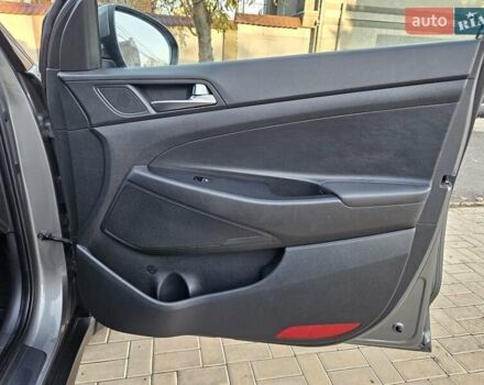 Серый Хендай Туксон, объемом двигателя 2 л и пробегом 21 тыс. км за 22500 $, фото 43 на Automoto.ua