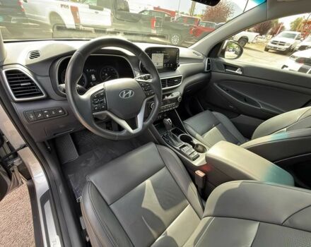 Серый Хендай Туксон, объемом двигателя 2.4 л и пробегом 18 тыс. км за 16000 $, фото 8 на Automoto.ua