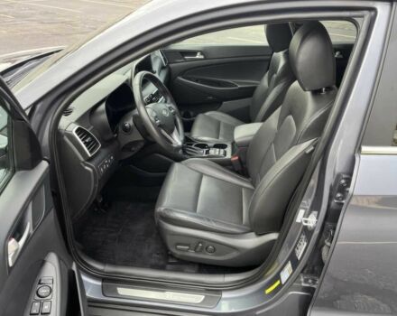 Серый Хендай Туксон, объемом двигателя 2.4 л и пробегом 22 тыс. км за 15000 $, фото 7 на Automoto.ua