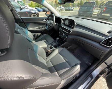 Серый Хендай Туксон, объемом двигателя 2.4 л и пробегом 18 тыс. км за 16000 $, фото 12 на Automoto.ua