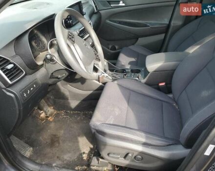 Серый Хендай Туксон, объемом двигателя 2 л и пробегом 56 тыс. км за 3000 $, фото 6 на Automoto.ua