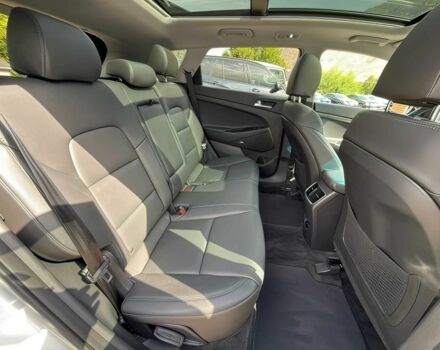 Серый Хендай Туксон, объемом двигателя 2.4 л и пробегом 18 тыс. км за 16000 $, фото 14 на Automoto.ua