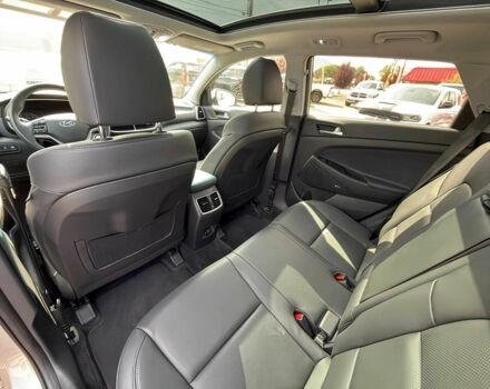 Серый Хендай Туксон, объемом двигателя 2.4 л и пробегом 18 тыс. км за 16000 $, фото 13 на Automoto.ua