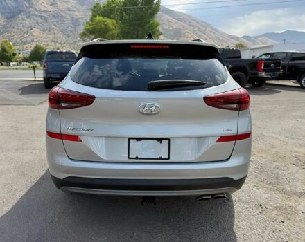 Серый Хендай Туксон, объемом двигателя 2.4 л и пробегом 18 тыс. км за 16000 $, фото 5 на Automoto.ua