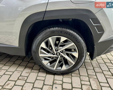 Сірий Хендай Туксон, об'ємом двигуна 2 л та пробігом 94 тис. км за 23500 $, фото 4 на Automoto.ua