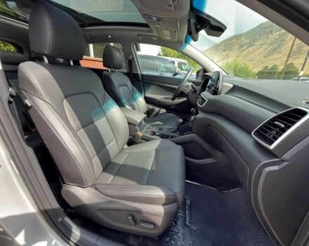 Серый Хендай Туксон, объемом двигателя 2.4 л и пробегом 18 тыс. км за 16000 $, фото 11 на Automoto.ua