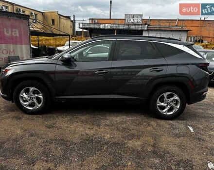 Серый Хендай Туксон, объемом двигателя 2.5 л и пробегом 28 тыс. км за 26990 $, фото 2 на Automoto.ua