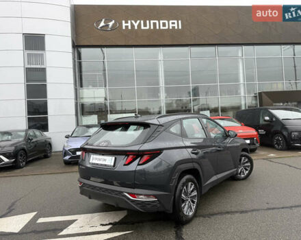 Серый Хендай Туксон, объемом двигателя 2 л и пробегом 11 тыс. км за 25200 $, фото 6 на Automoto.ua