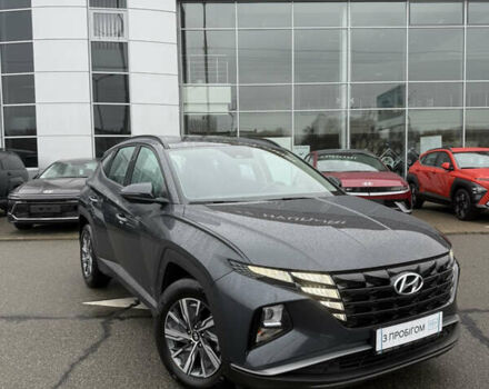 Серый Хендай Туксон, объемом двигателя 2 л и пробегом 11 тыс. км за 25200 $, фото 3 на Automoto.ua