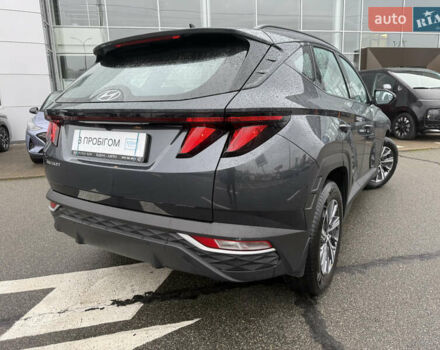Серый Хендай Туксон, объемом двигателя 2 л и пробегом 11 тыс. км за 25200 $, фото 7 на Automoto.ua