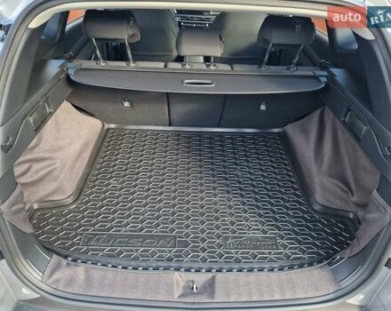 Серый Хендай Туксон, объемом двигателя 2 л и пробегом 10 тыс. км за 30001 $, фото 15 на Automoto.ua