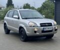 Серый Хендай Туксон, объемом двигателя 2 л и пробегом 200 тыс. км за 4150 $, фото 3 на Automoto.ua
