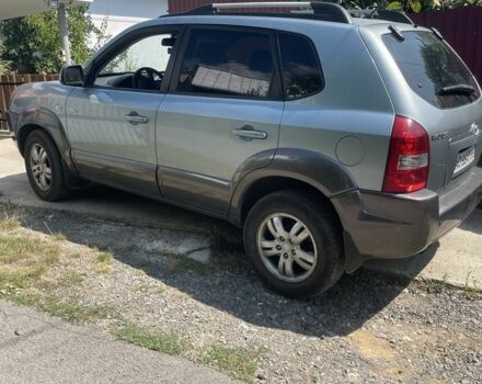 Серый Хендай Туксон, объемом двигателя 2 л и пробегом 250 тыс. км за 5800 $, фото 1 на Automoto.ua