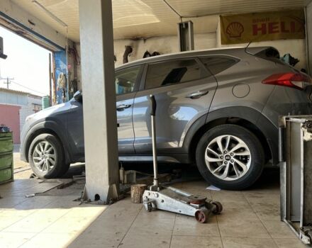 Серый Хендай Туксон, объемом двигателя 2 л и пробегом 86 тыс. км за 15600 $, фото 3 на Automoto.ua