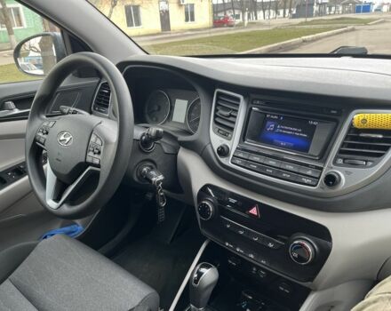Серый Хендай Туксон, объемом двигателя 2 л и пробегом 86 тыс. км за 15600 $, фото 7 на Automoto.ua