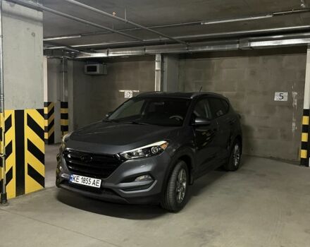 Серый Хендай Туксон, объемом двигателя 2 л и пробегом 86 тыс. км за 15600 $, фото 2 на Automoto.ua