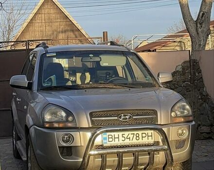 Серый Хендай Туксон, объемом двигателя 2 л и пробегом 200 тыс. км за 7000 $, фото 1 на Automoto.ua